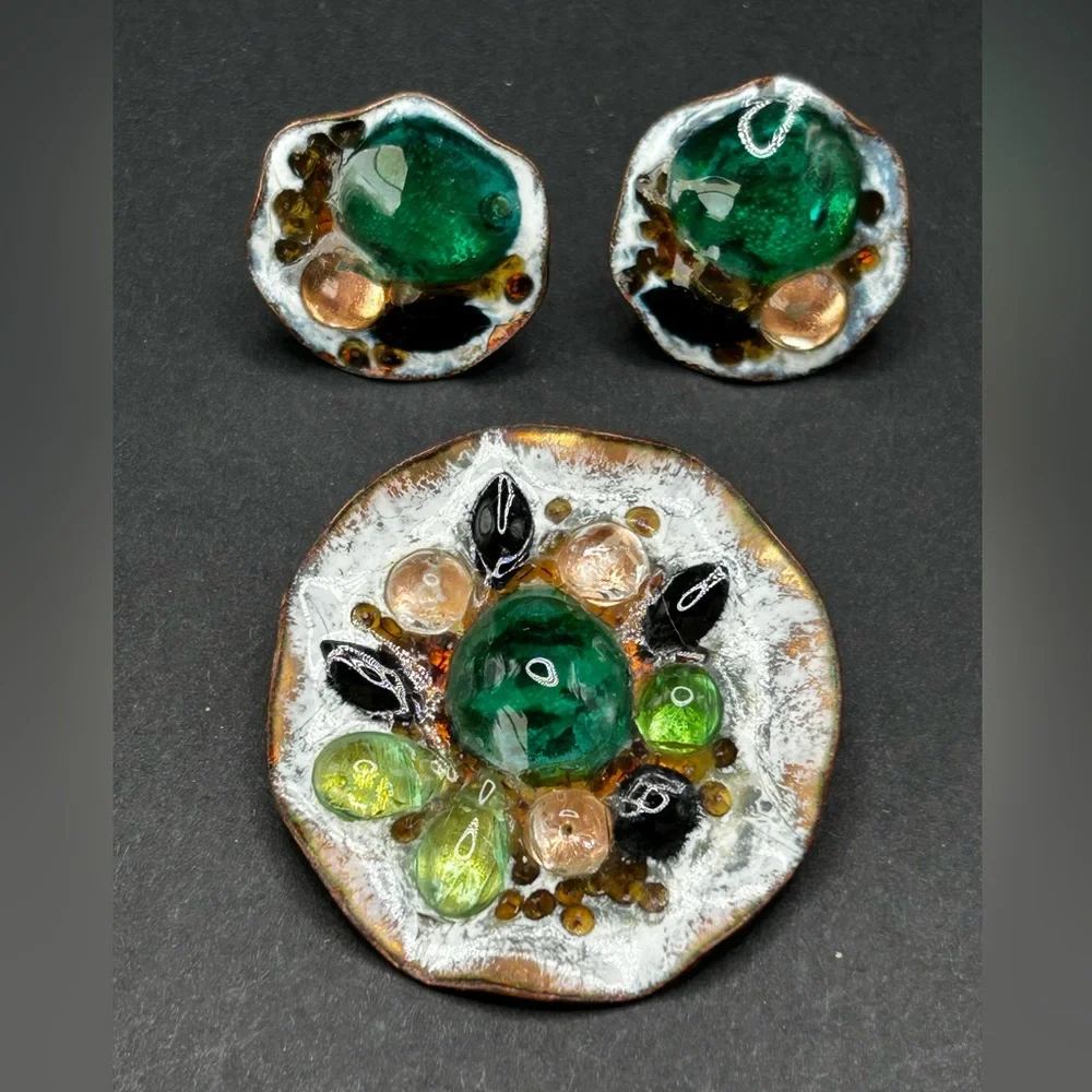 VTG Signed Sheldon Art Glass Copper Brooch and Screwback Earrings Set‎